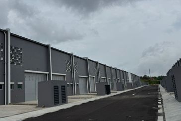 Kulai Bandar Indahpura • Jalan Kiambang 17 •Stellar Park@Vervo City 1.5 Storey Terrace Factory  ⁠Light Industry 
