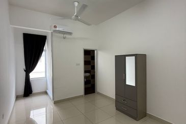 Kulai / Bandar Putra / Jalan Camar Vernice / Double Storey House