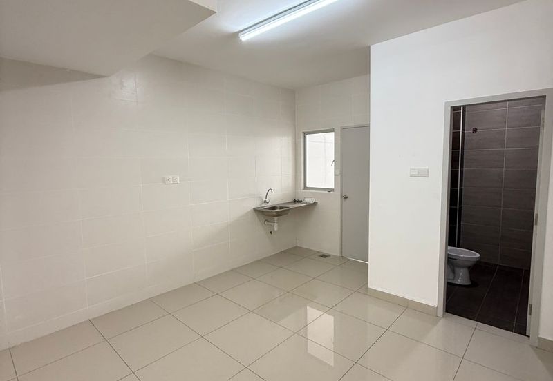 Kulai / Bandar Putra / Jalan Camar Vernice / Double Storey House