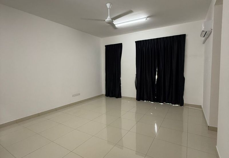 Kulai / Bandar Putra / Jalan Camar Vernice / Double Storey House