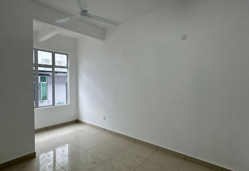 Kulai / Bandar Putra / Jalan Camar Vernice / Double Storey House