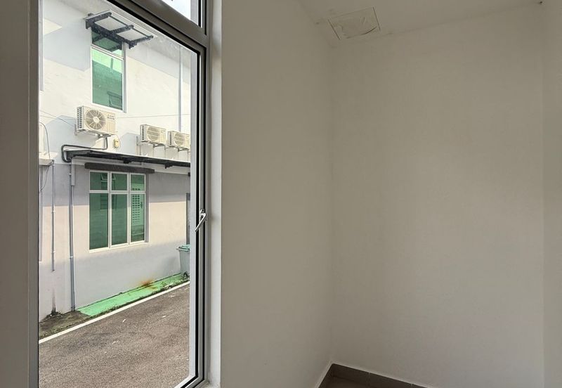 Kulai / Bandar Putra / Jalan Camar Vernice / Double Storey House