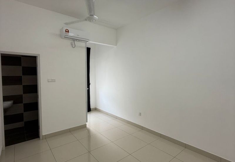 Kulai / Bandar Putra / Jalan Camar Vernice / Double Storey House