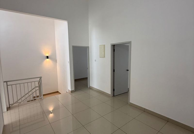 Kulai / Bandar Putra / Jalan Camar Vernice / Double Storey House