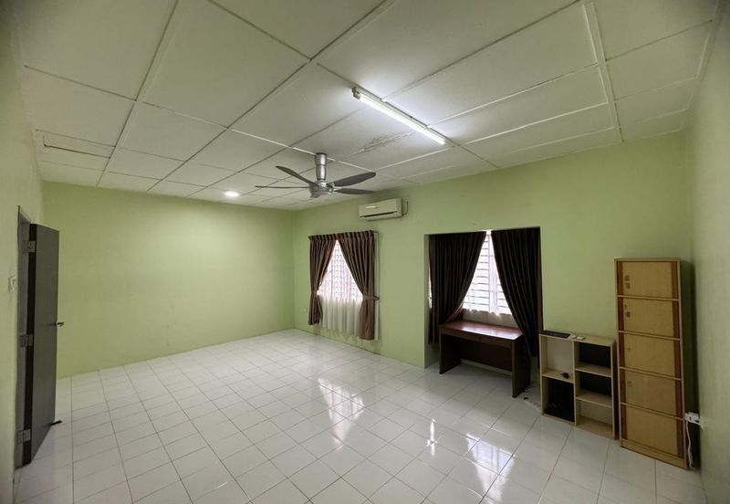 Kulai Taman Putri Kulai / Jalan Sri Putri 7 / Double Storey Terrace House Fully Extended / Unblock Unit  
