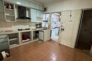 Kulai Taman Putri Kulai / Jalan Sri Putri 7 / Double Storey Terrace House Fully Extended / Unblock Unit  