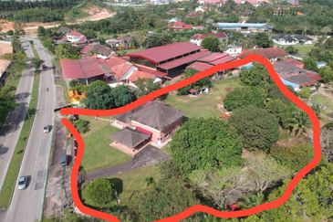 Ulu Tiram / Bukit Tiram / Rare Opportunity  Freehold Agriculture Land with Bungalow / 永久地契农业地 + 独立式屋出售 🔥