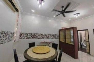 Kulai / Taman Putri Kulai / Hartamas Jalan Sri putri 5 / Double Storey Semi-D Corner /古来公主城金碧园 角头间半独立出售