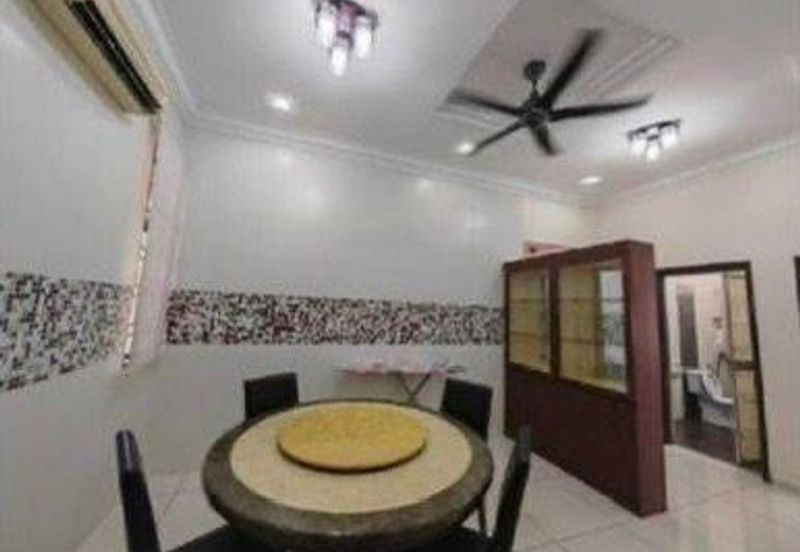 Kulai / Taman Putri Kulai / Hartamas Jalan Sri putri 5 / Double Storey Semi-D Corner /古来公主城金碧园 角头间半独立出售