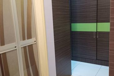 Kulai / Taman Putri Kulai / Hartamas Jalan Sri putri 5 / Double Storey Semi-D Corner /古来公主城金碧园 角头间半独立出售