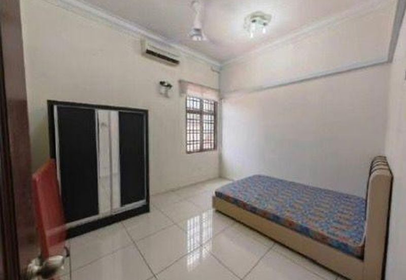 Kulai / Taman Putri Kulai / Hartamas Jalan Sri putri 5 / Double Storey Semi-D Corner /古来公主城金碧园 角头间半独立出售