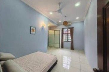 Kulai / Taman Putri Kulai / Hartamas Jalan Sri putri 5 / Double Storey Semi-D Corner /古来公主城金碧园 角头间半独立出售