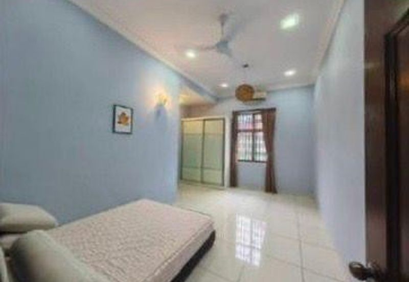 Kulai / Taman Putri Kulai / Hartamas Jalan Sri putri 5 / Double Storey Semi-D Corner /古来公主城金碧园 角头间半独立出售