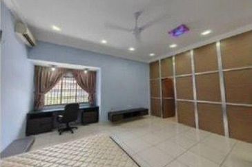 Kulai / Taman Putri Kulai / Hartamas Jalan Sri putri 5 / Double Storey Semi-D Corner /古来公主城金碧园 角头间半独立出售