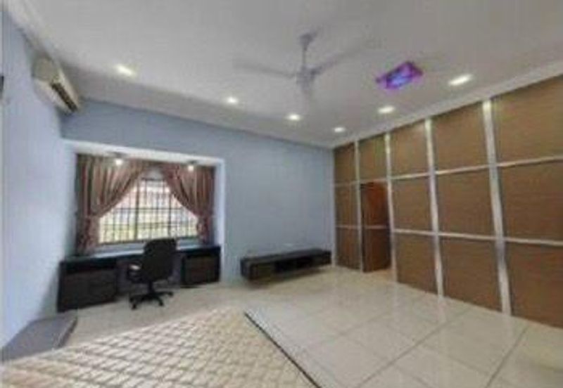 Kulai / Taman Putri Kulai / Hartamas Jalan Sri putri 5 / Double Storey Semi-D Corner /古来公主城金碧园 角头间半独立出售