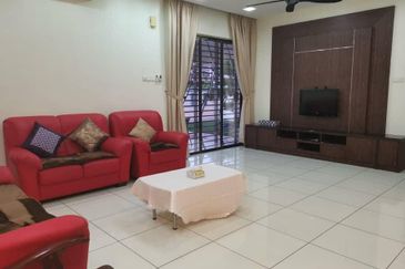 Kulai / Taman Putri Kulai / Hartamas Jalan Sri putri 5 / Double Storey Semi-D Corner /古来公主城金碧园 角头间半独立出售