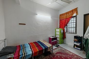 Johor Bahru / Permas Jaya / Jalan Permas 11 / Double Storey Terrace House 