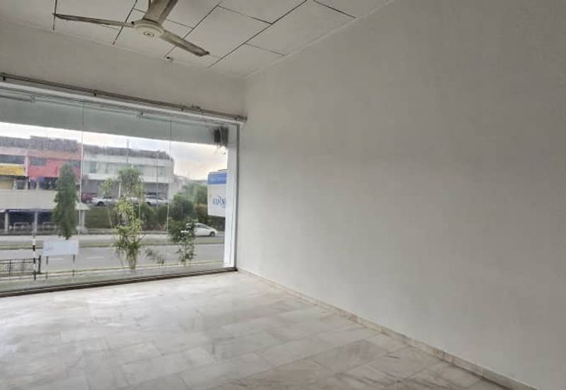 Skudai / Taman Ungku Tun Aminah /Jalan bentara 20/ Double storey shop / 皇后花园 面大路双层店屋出租 靠近Tasek Mall