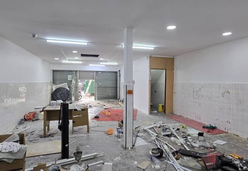 Skudai / Taman Ungku Tun Aminah /Jalan bentara 20/ Double storey shop / 皇后花园 面大路双层店屋出租 靠近Tasek Mall