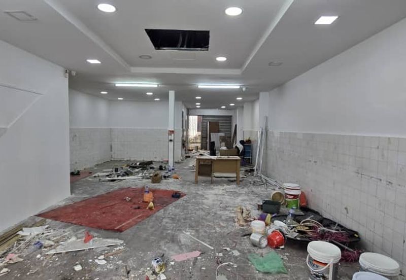 Skudai / Taman Ungku Tun Aminah /Jalan bentara 20/ Double storey shop / 皇后花园 面大路双层店屋出租 靠近Tasek Mall