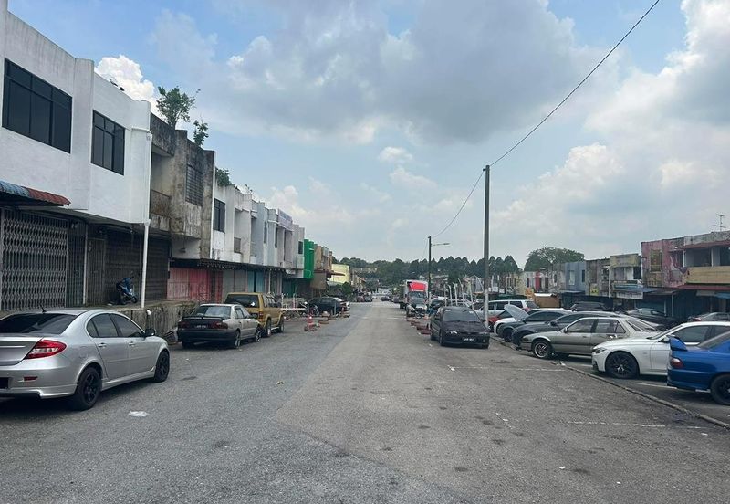 Kulai/ Saleng/ Taman Pancasila /Jalan Serunai 11/ Double Storey Shoplot End Lot/ 沙令Pancasila面向大路全场最低双层店面出售