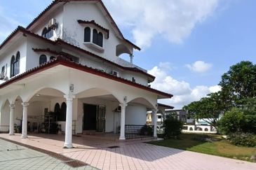 Johor Bahru/ Town Taman Iskandar / 2.5 Storey Corner Bungalow