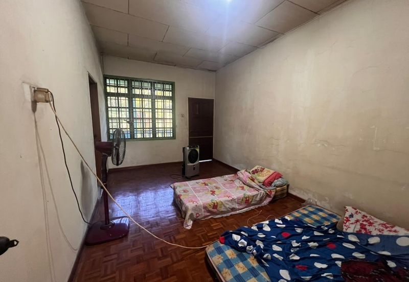 Kulai Saleng / Taman Mesra / Jalan Cermai / Extra Long Double Storey House 