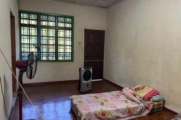 Kulai Saleng / Taman Mesra / Jalan Cermai / Extra Long Double Storey House 