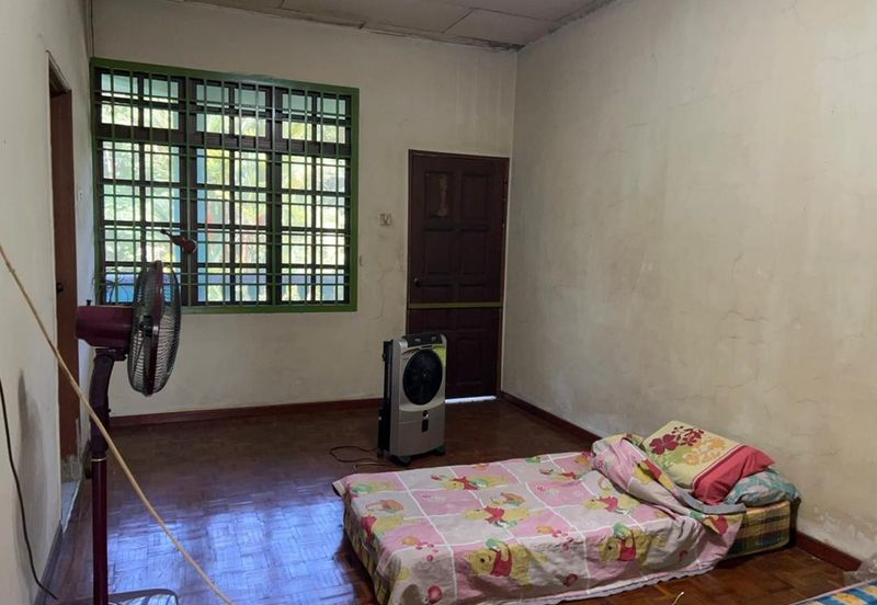 Kulai Saleng / Taman Mesra / Jalan Cermai / Extra Long Double Storey House 