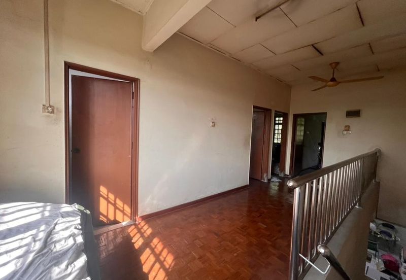 Kulai Saleng / Taman Mesra / Jalan Cermai / Extra Long Double Storey House 