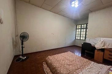 Kulai Saleng / Taman Mesra / Jalan Cermai / Extra Long Double Storey House 