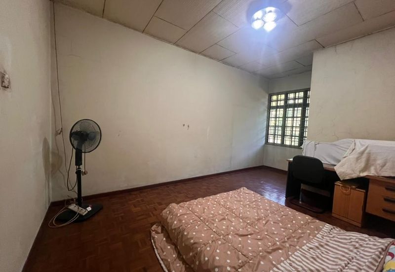 Kulai Saleng / Taman Mesra / Jalan Cermai / Extra Long Double Storey House 