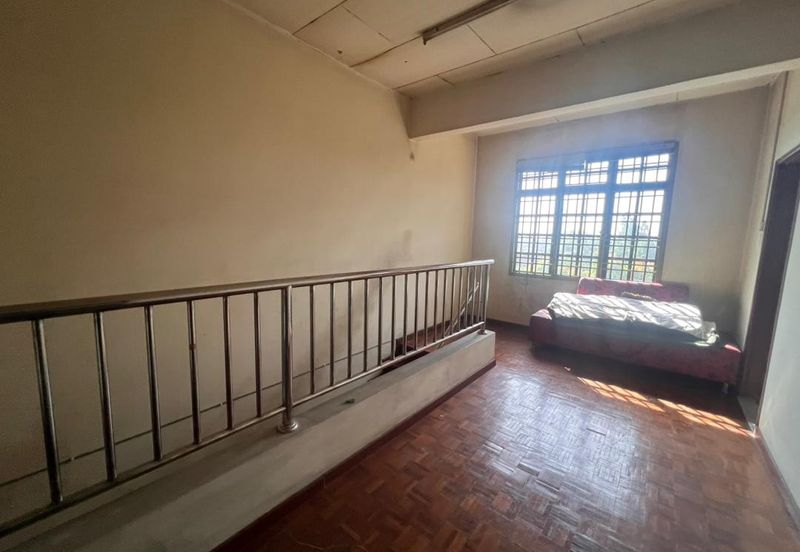 Kulai Saleng / Taman Mesra / Jalan Cermai / Extra Long Double Storey House 