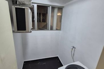 Kulai Bandar Putra / IOI / D'Putra Suites /  Services Residence Apartment 