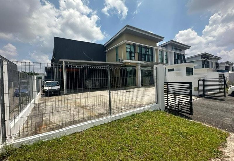 Johor Bahru/ Kempas / Setia Business Park II  🏭Double Storey Cluster Factory / Light Industry 🔆Fully Renovated💥Corner Lot 
