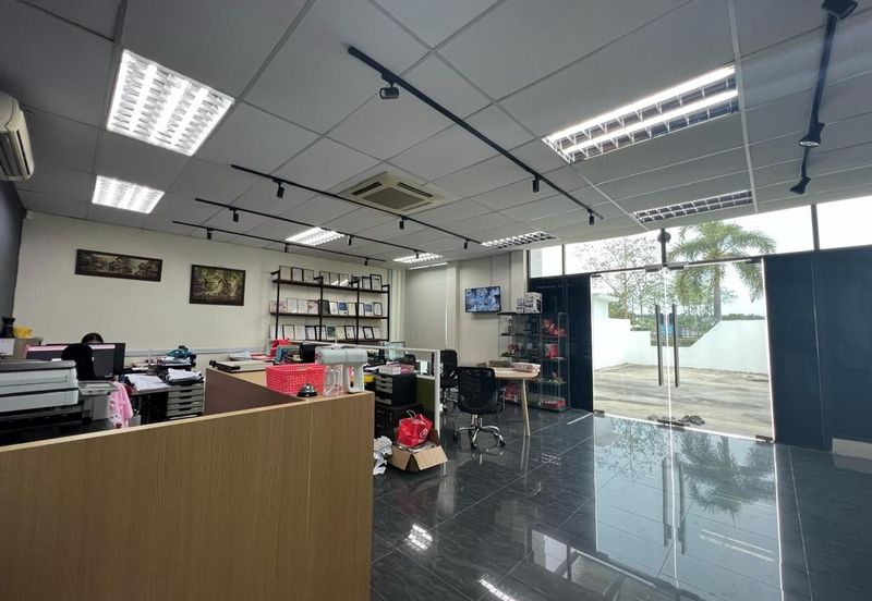 Johor Bahru/ Kempas / Setia Business Park II  🏭Double Storey Cluster Factory / Light Industry 🔆Fully Renovated💥Corner Lot 