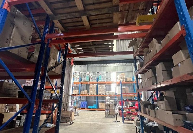 Johor Bahru/ Kempas / Setia Business Park II  🏭Double Storey Cluster Factory / Light Industry 🔆Fully Renovated💥Corner Lot 