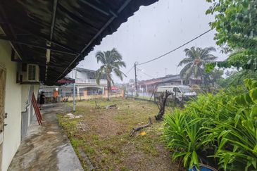 Kulai / Batu 21 Taman Pertama Kulai / Double Storey Corner lot / 古来21哩凤凰花园双层角头