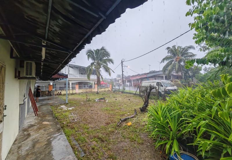 Kulai / Batu 21 Taman Pertama Kulai / Double Storey Corner lot / 古来21哩凤凰花园双层角头