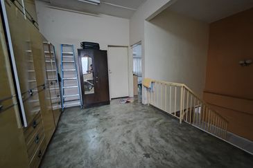 Kulai / Batu 21 Taman Pertama Kulai / Double Storey Corner lot / 古来21哩凤凰花园双层角头