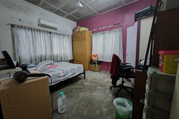 Kulai / Batu 21 Taman Pertama Kulai / Double Storey Corner lot / 古来21哩凤凰花园双层角头