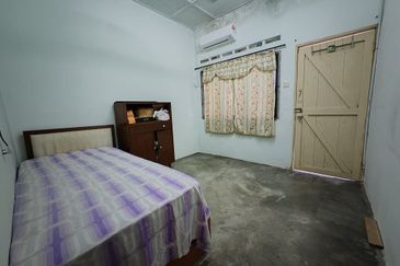 Kulai / Batu 21 Taman Pertama Kulai / Double Storey Corner lot / 古来21哩凤凰花园双层角头