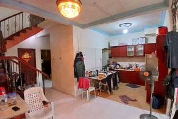 Johor Bahru/ Taman Bukit Indah / Jalan Indah 19/x  Double Storey House 