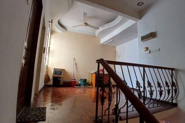 Johor Bahru/ Taman Bukit Indah / Jalan Indah 19/x  Double Storey House 