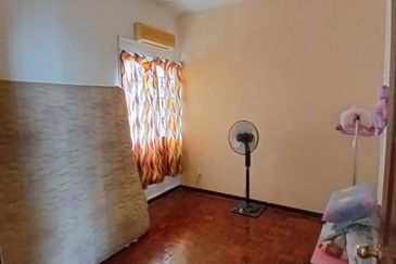 Johor Bahru/ Taman Bukit Indah / Jalan Indah 19/x  Double Storey House 