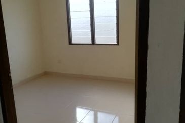 Kulai Bandar Indahpura / Jalan Persiaran Indahpura 6 /Temenggong Flat Corner lot