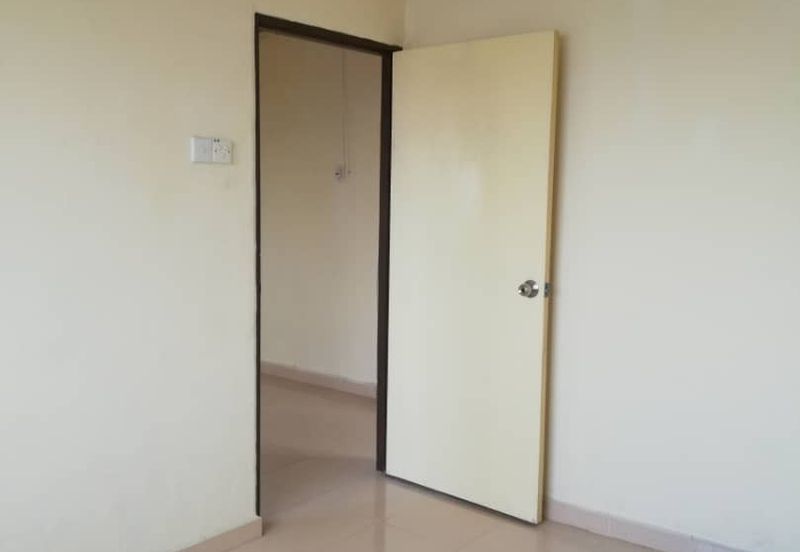 Kulai Bandar Indahpura / Jalan Persiaran Indahpura 6 /Temenggong Flat Corner lot