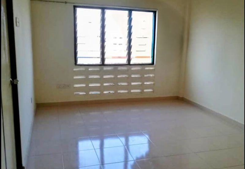 Kulai Bandar Indahpura / Jalan Persiaran Indahpura 6 /Temenggong Flat Corner lot
