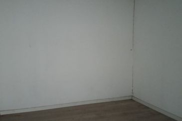 kulai Street Jalan Susur Kulai 3- storey shop lot   -facing main road