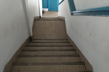 kulai Street Jalan Susur Kulai 3- storey shop lot   -facing main road